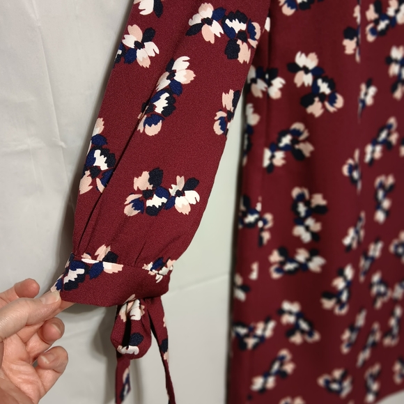 Banana Republic EUC Women's Burgundy Dress w/Floral Pattern, Sz 2, Tie on Sleeve - Picture 4 of 9